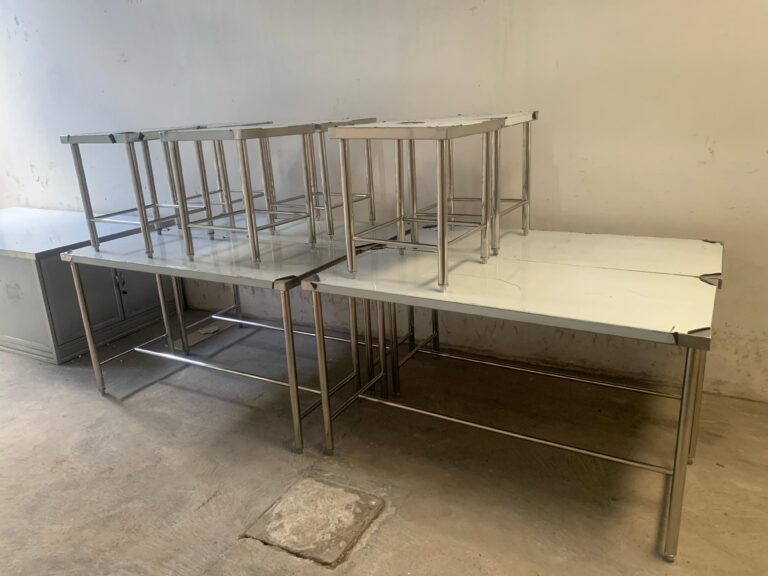Meja Stainless